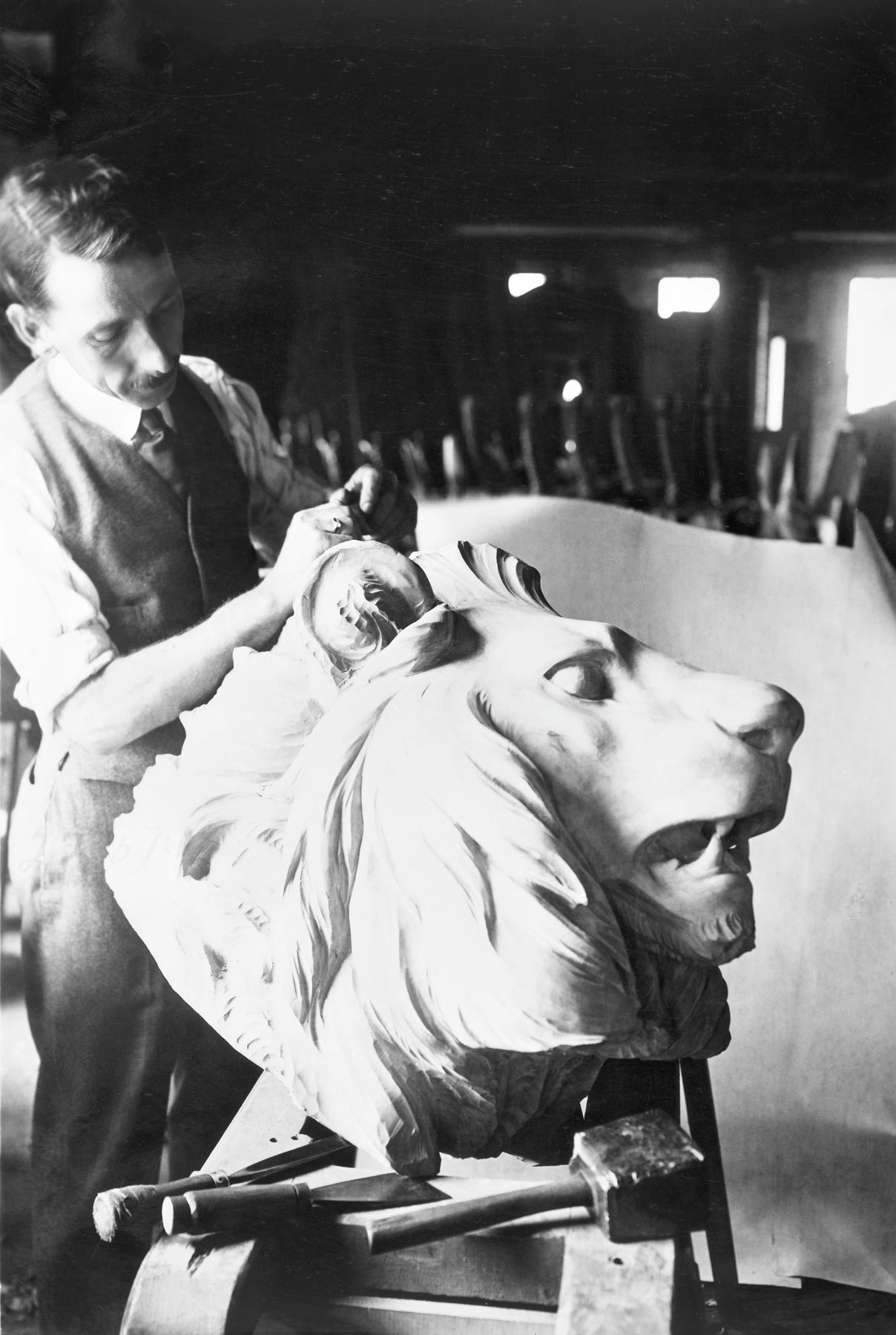 Müller carving a lion’s head