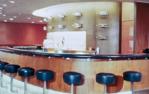 The first-class Boat and Bottle Bar